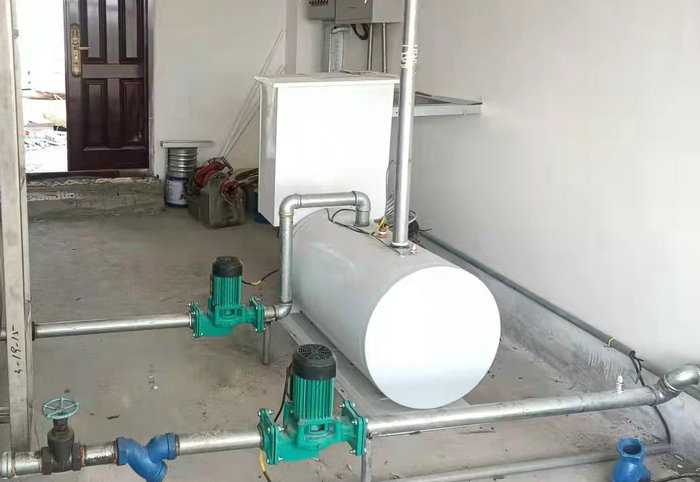 员工宿舍热水工程：新疆阿拉尔工业园工人宿舍太阳能热水系统