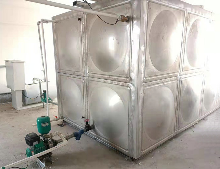员工宿舍热水工程：新疆阿拉尔工业园工人宿舍太阳能热水系统